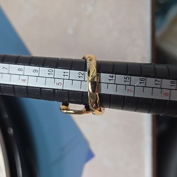 Simple Gold Tone Fashion Ring Size 6 - Picture 7 of 10